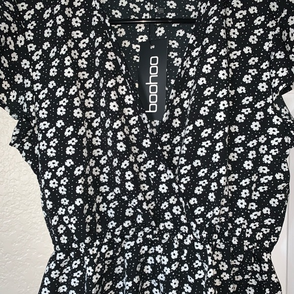 SALE! Boohoo wrap romper playsuit - Picture 4 of 4